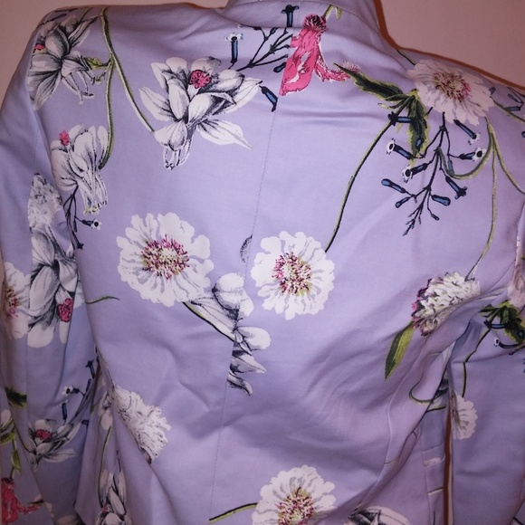 Simply Styled Blazer - Picture 6 of 8